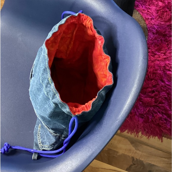 Mini the Drawstring Backpack - Picture 2 of 7